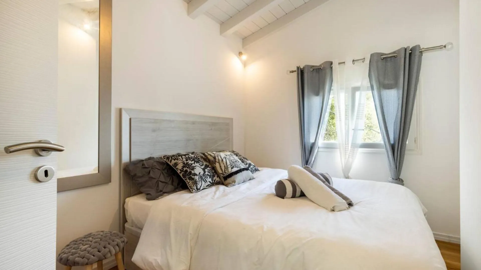 Stunning Seaview White Villa In Beuasoleil With Pool And Garden Beausoleil