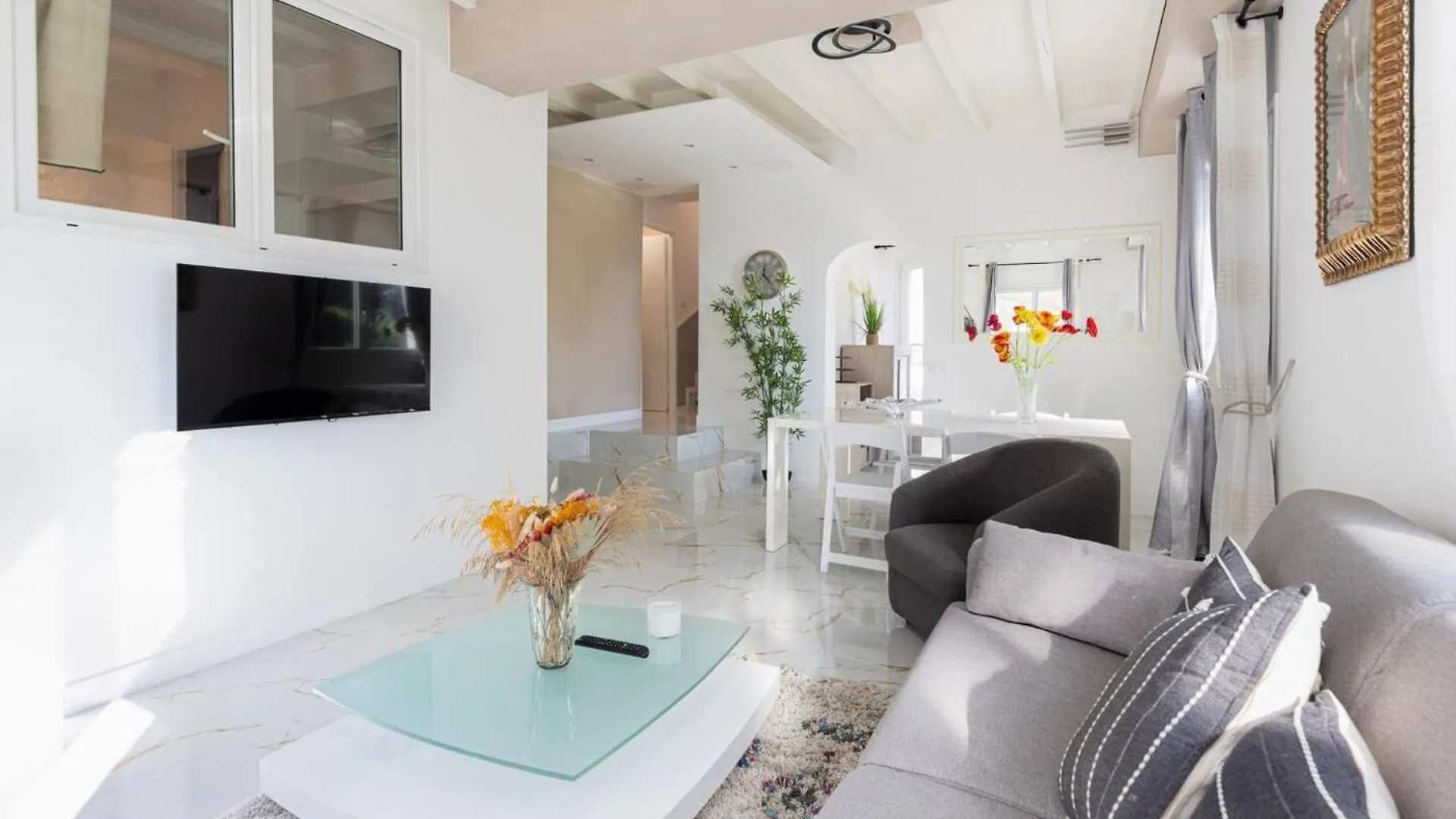 Stunning Seaview White Villa In Beuasoleil With Pool And Garden Beausoleil